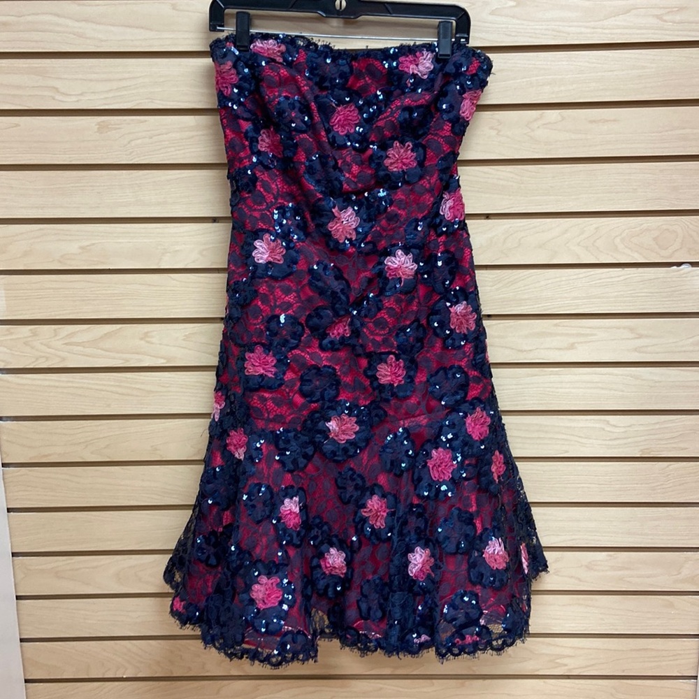 women fancy, rich looking dress Size 4